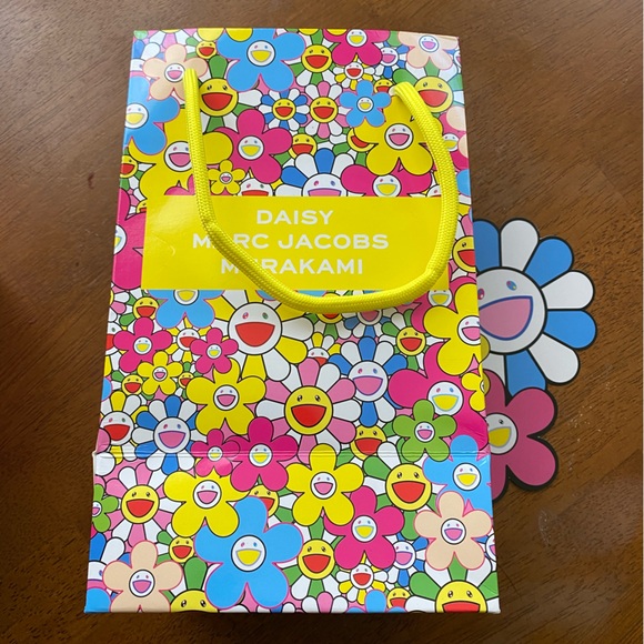 Marc Jacobs Fragrances Daisy Murakami Pink Eau de Parfum with Laptop Case - Picture 5 of 12